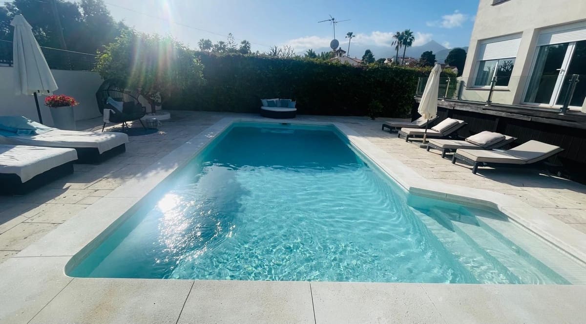 Chalet de 6 habitaciones en Marbella en venta - 1.795.000 € (Ref: 9529397)