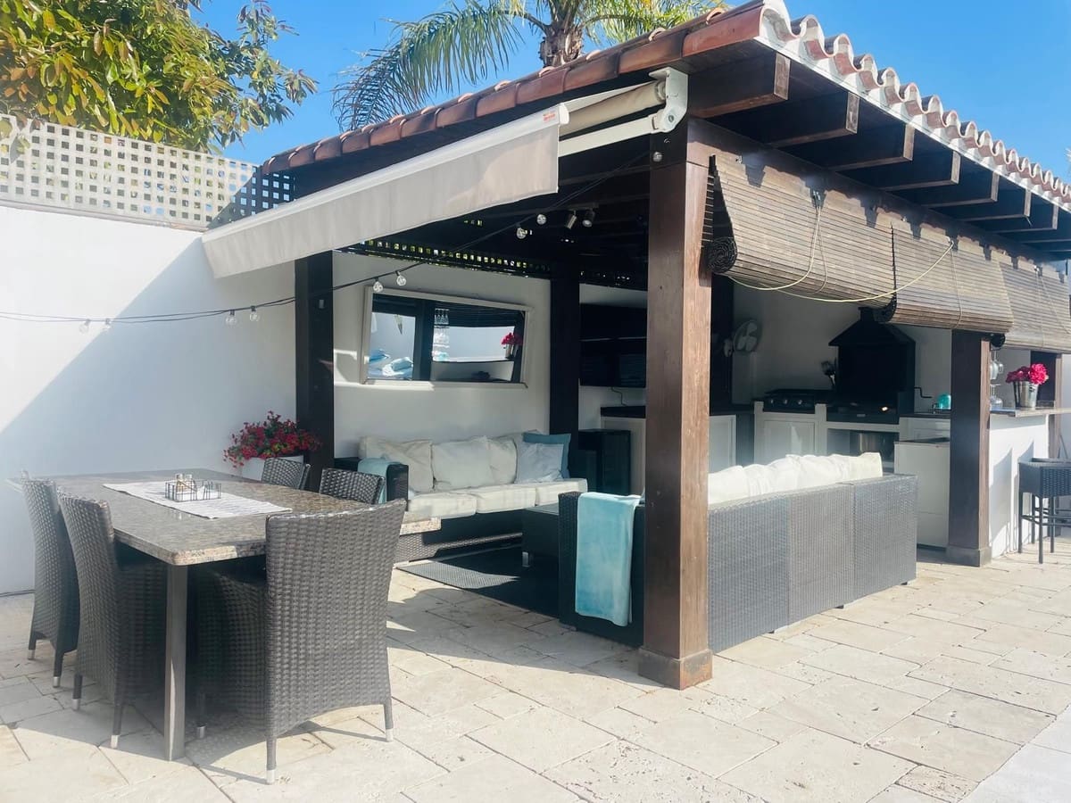 Chalet de 6 habitaciones en Marbella en venta - 1.795.000 € (Ref: 9529397)