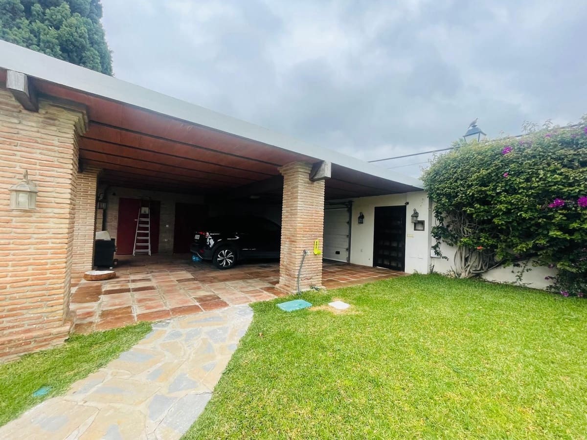 Chalet de 6 habitaciones en Marbella en venta - 1.795.000 € (Ref: 9529397)