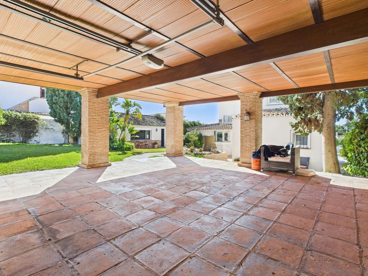 6 bedroom Villa for sale in Marbella - € 1,795,000 (Ref: 9529397)