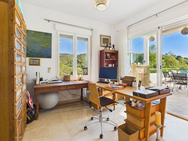 4 soveværelse Villa til salg i Estepona - € 1.195.000 (Ref: 9529398)