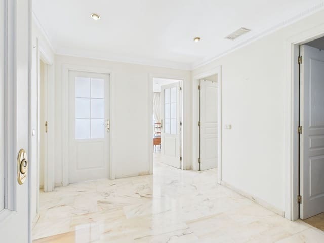 3 quarto Apartamento para venda em Estepona - 950 000 € (Ref: 9542991)