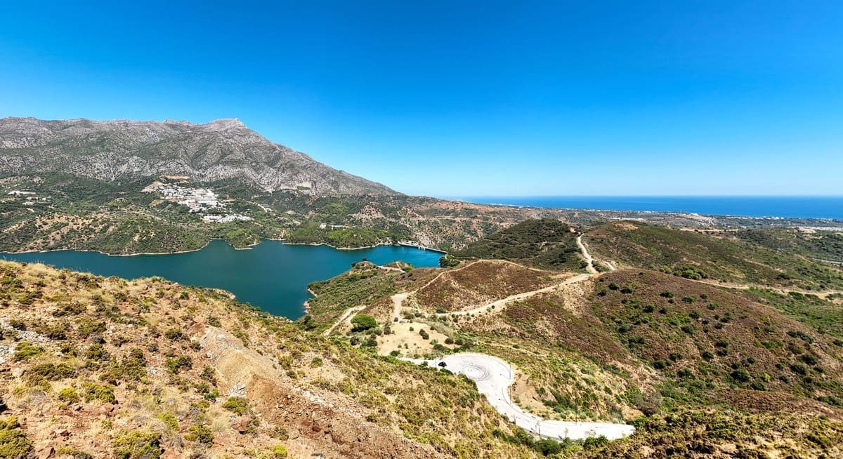 3 quarto Apartamento para venda em Benahavis - 2 100 000 € (Ref: 9550571)