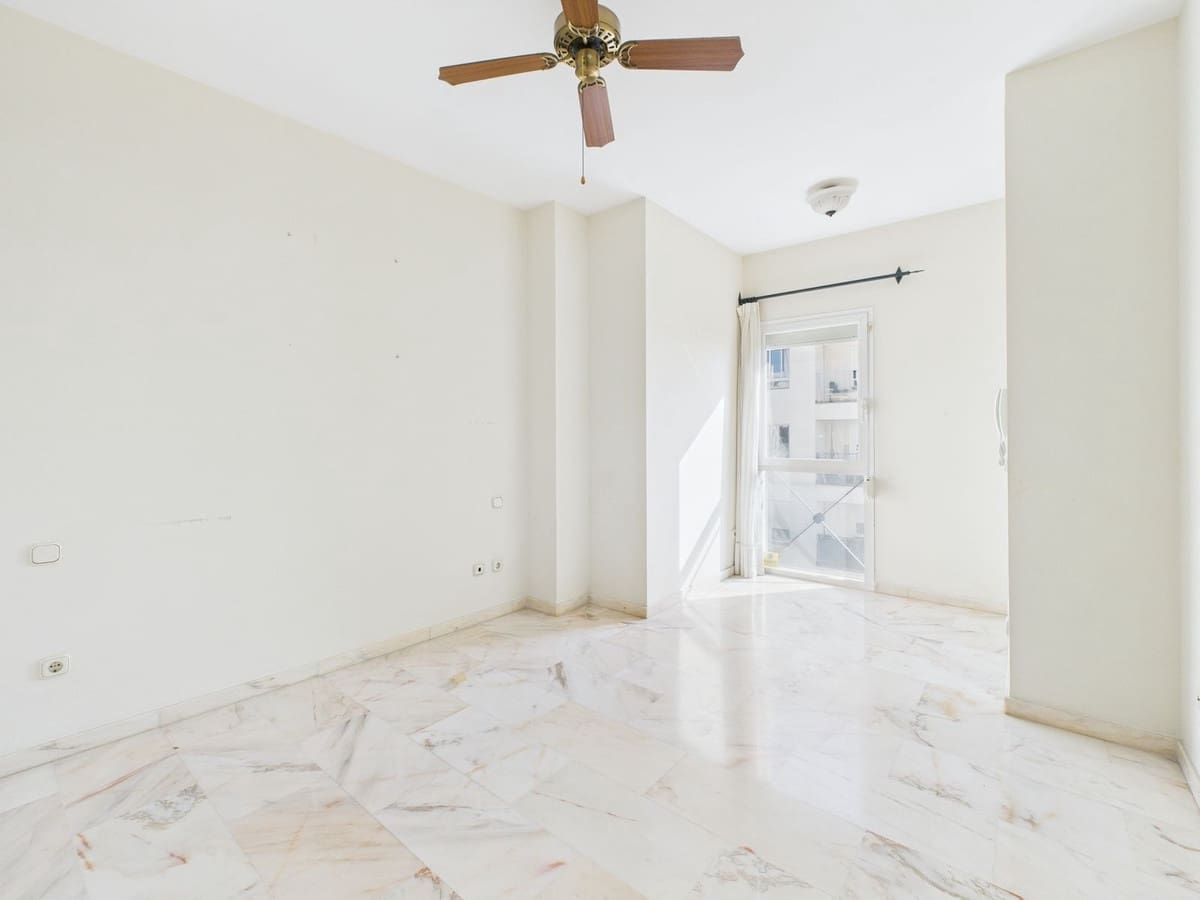 3 sovrum Lägenhet till salu i Estepona - 950 000 € (Ref: 9726295)