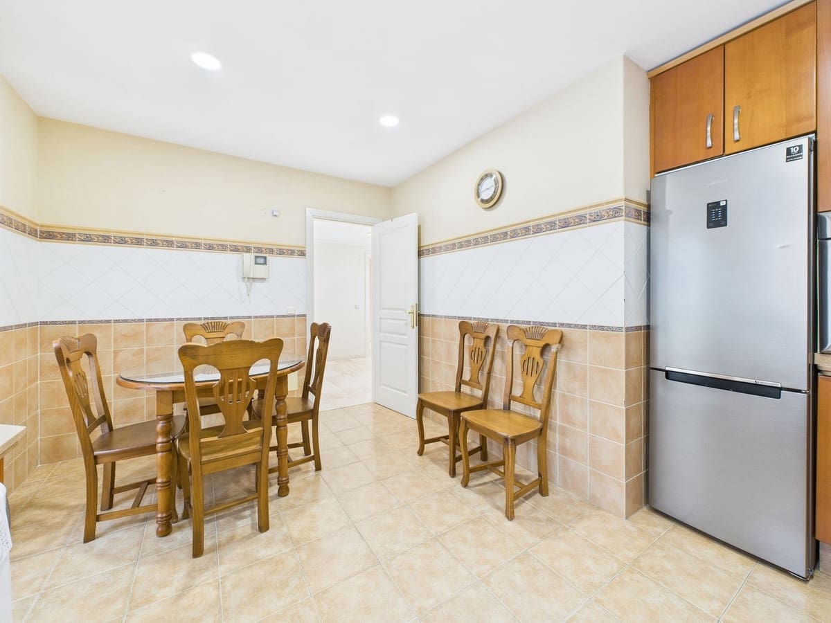 3 sovrum Lägenhet till salu i Estepona - 950 000 € (Ref: 9726295)