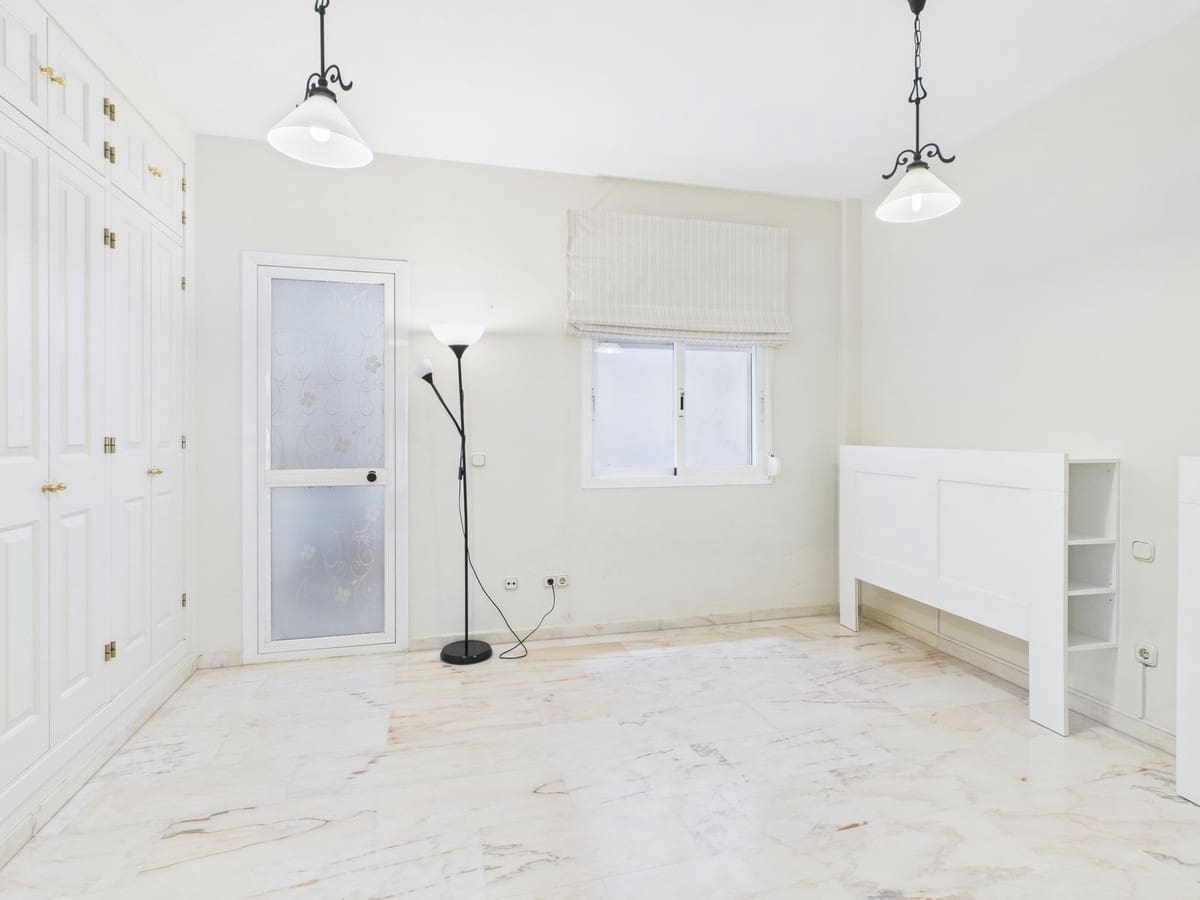 3 sovrum Lägenhet till salu i Estepona - 950 000 € (Ref: 9726295)