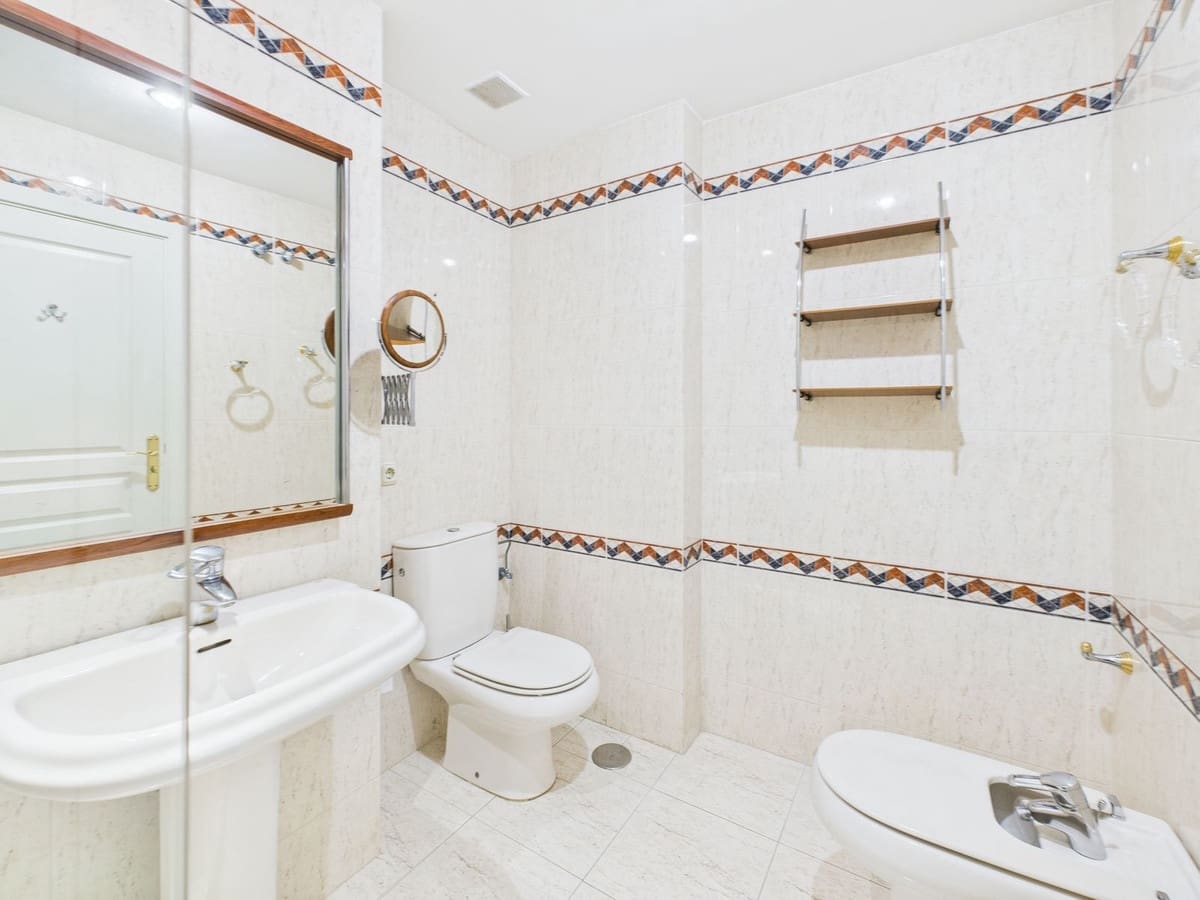 3 sovrum Lägenhet till salu i Estepona - 950 000 € (Ref: 9726295)