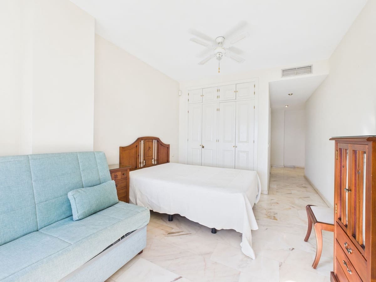 3 sovrum Lägenhet till salu i Estepona - 950 000 € (Ref: 9726295)