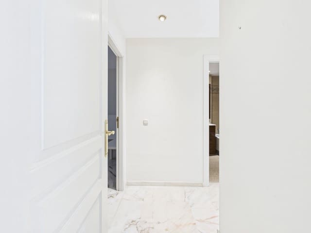 3 soveværelse Lejlighed til salg i Estepona - € 950.000 (Ref: 9726295)