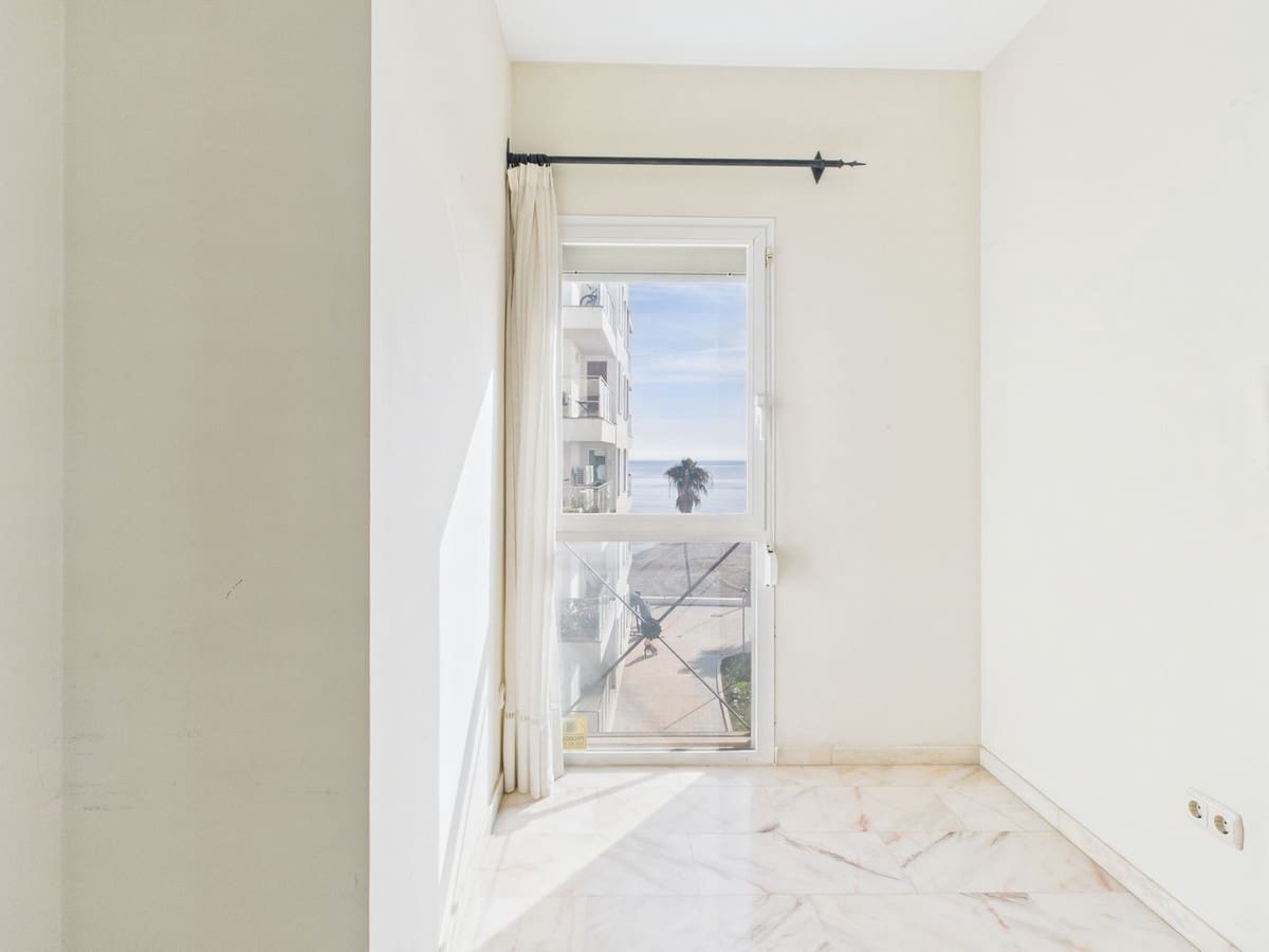 3 sovrum Lägenhet till salu i Estepona - 950 000 € (Ref: 9726295)