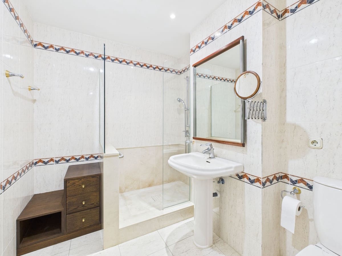 3 sovrum Lägenhet till salu i Estepona - 950 000 € (Ref: 9726295)