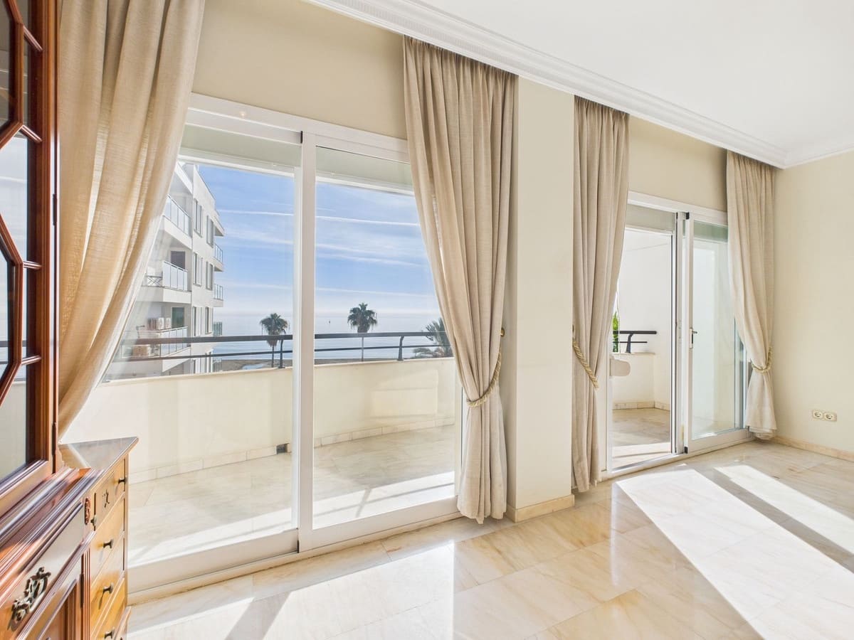 3 sovrum Lägenhet till salu i Estepona - 950 000 € (Ref: 9726295)