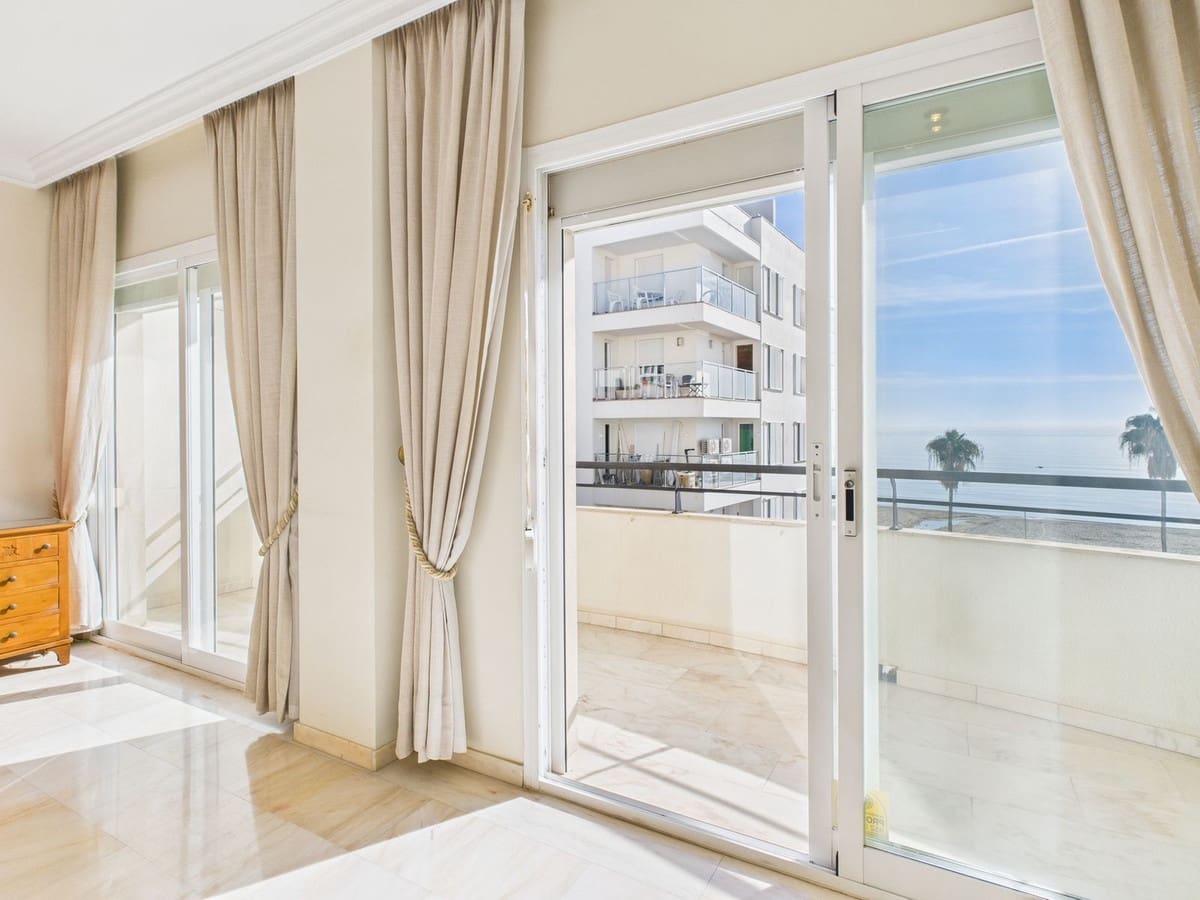 3 sovrum Lägenhet till salu i Estepona - 950 000 € (Ref: 9726295)