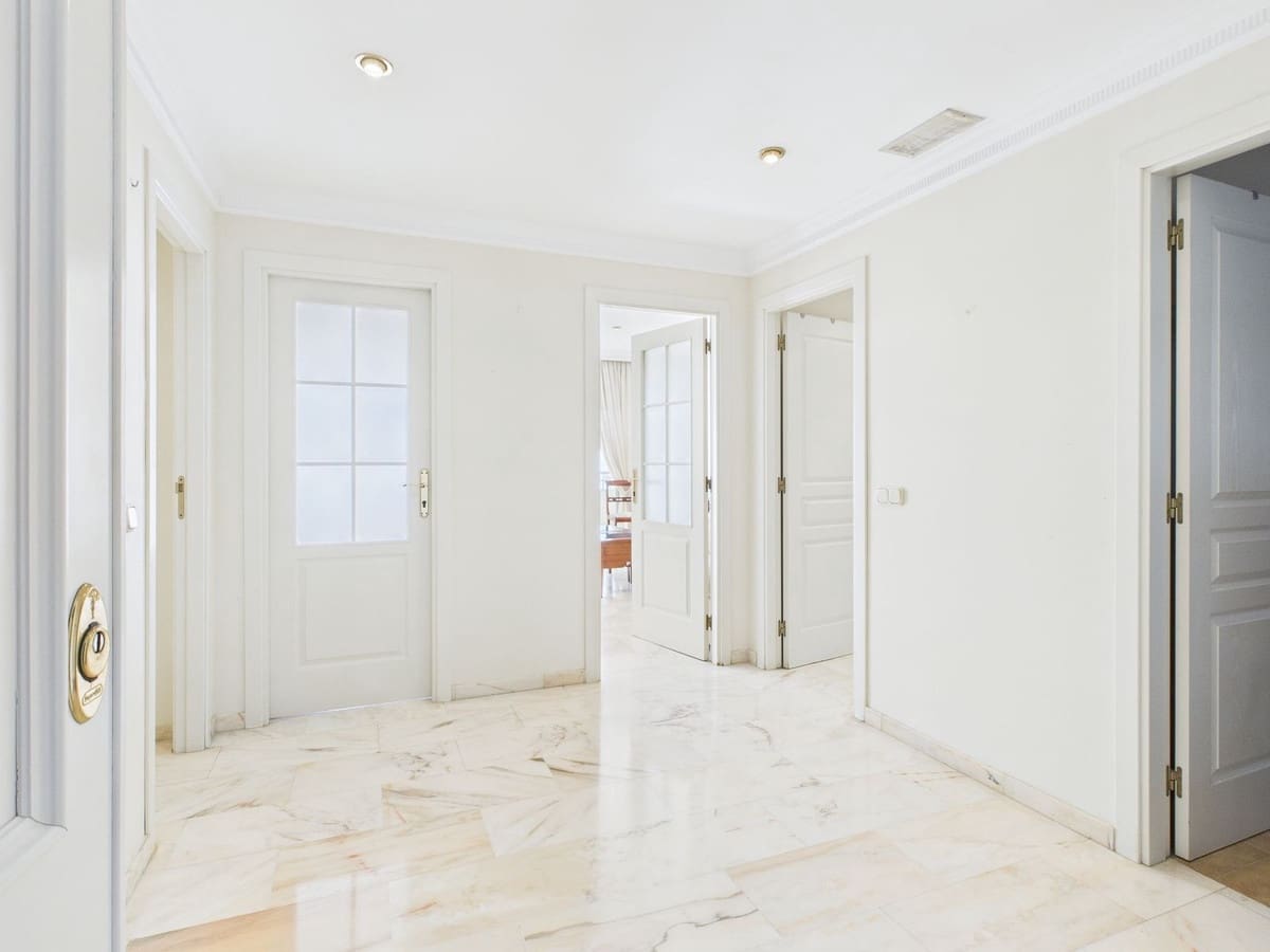 3 sovrum Lägenhet till salu i Estepona - 950 000 € (Ref: 9726295)