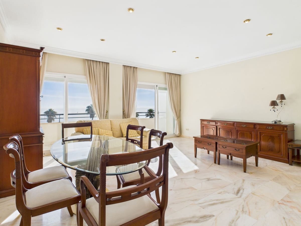 3 sovrum Lägenhet till salu i Estepona - 950 000 € (Ref: 9726295)