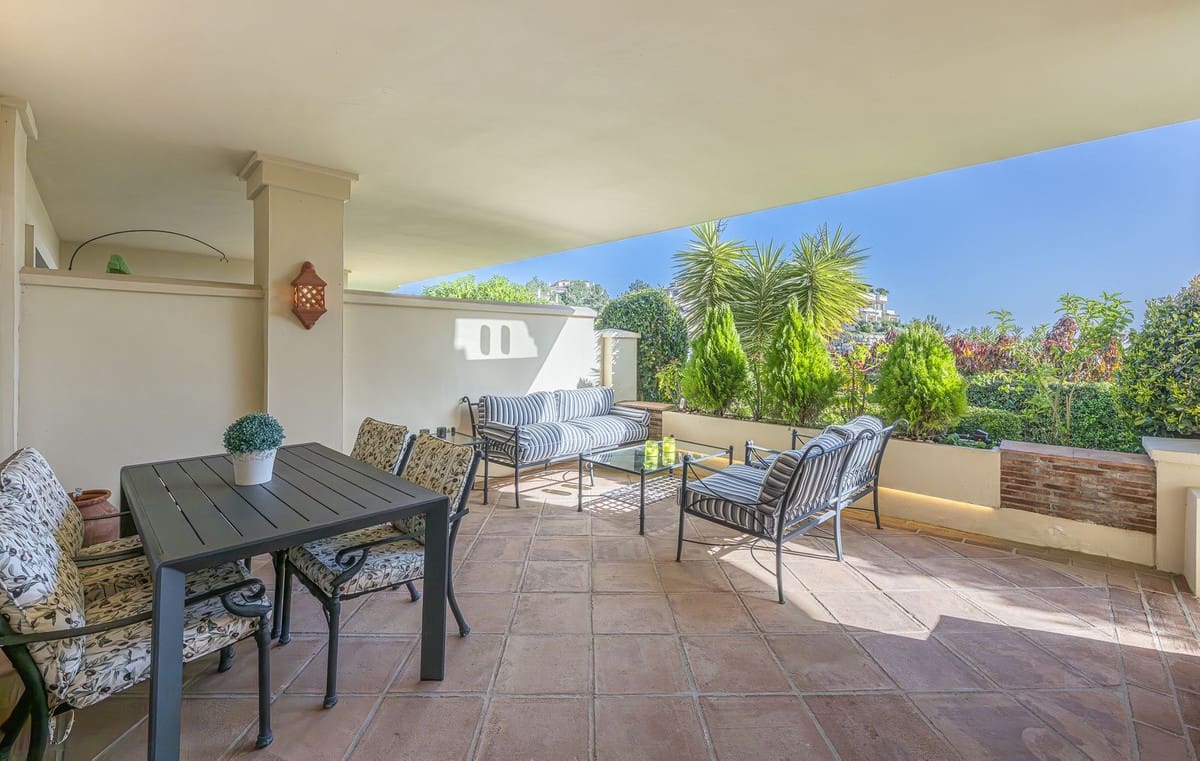 2 bedroom Apartment for sale in Benahavis - € 1,295,000 (Ref: 9731641)