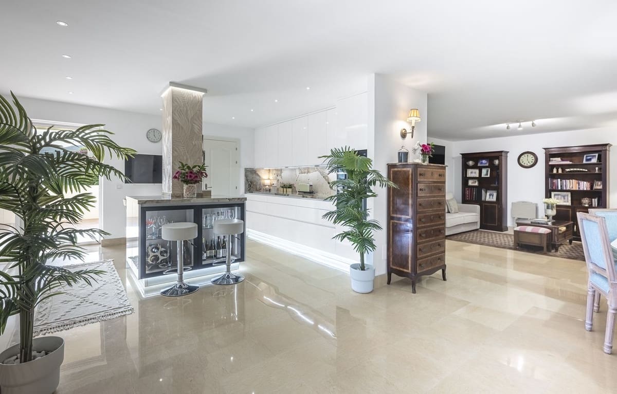 2 bedroom Apartment for sale in Benahavis - € 1,295,000 (Ref: 9731641)