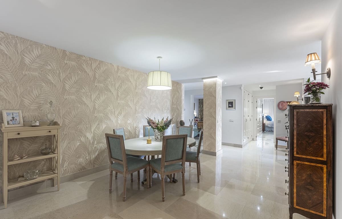 2 bedroom Apartment for sale in Benahavis - € 1,295,000 (Ref: 9731641)