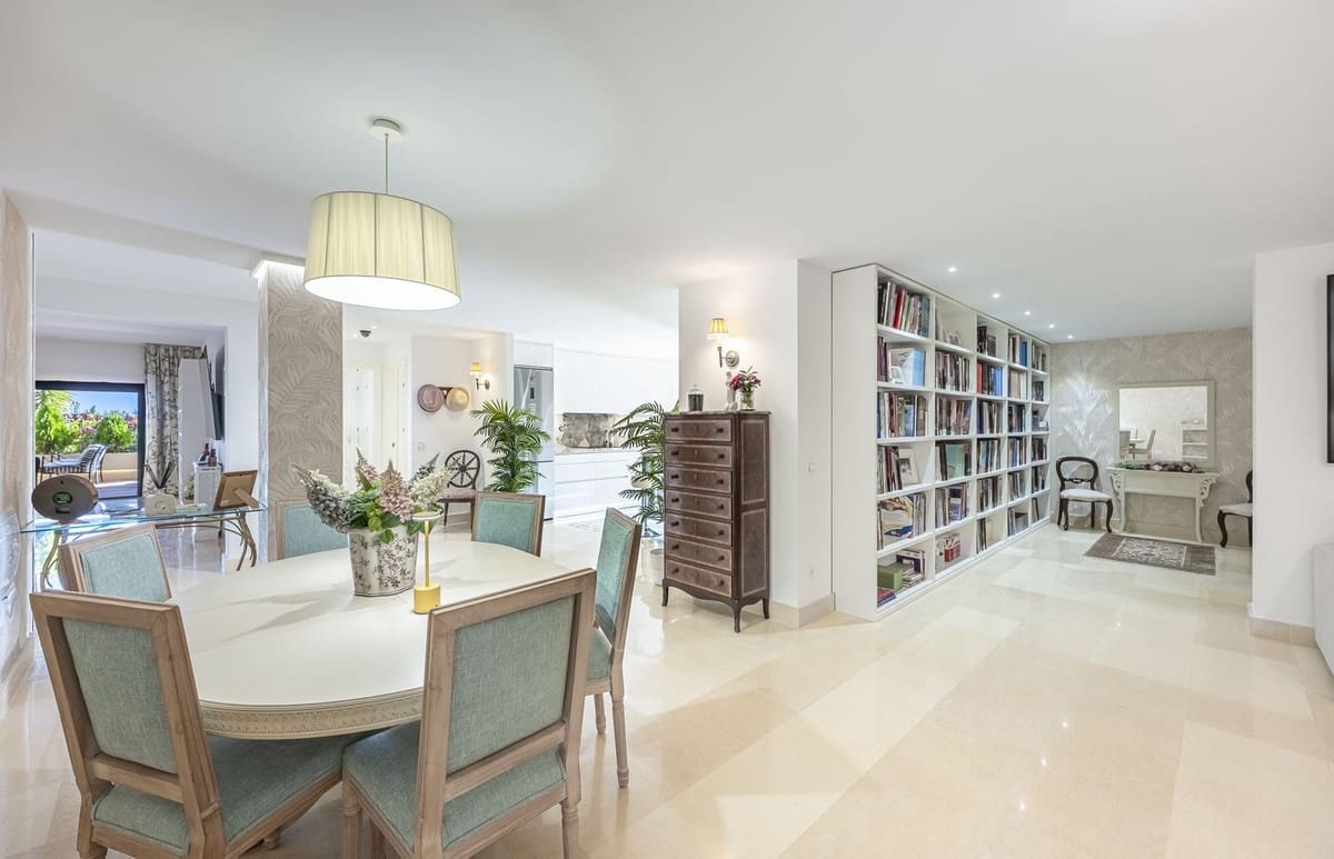 2 bedroom Apartment for sale in Benahavis - € 1,295,000 (Ref: 9731641)