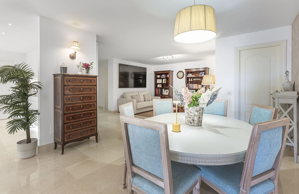 2 bedroom Apartment for sale in Benahavis - € 1,295,000 (Ref: 9731641)
