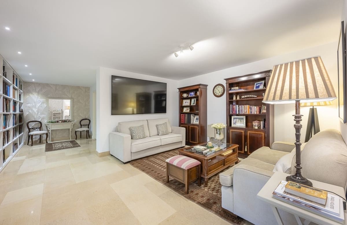 2 bedroom Apartment for sale in Benahavis - € 1,295,000 (Ref: 9731641)