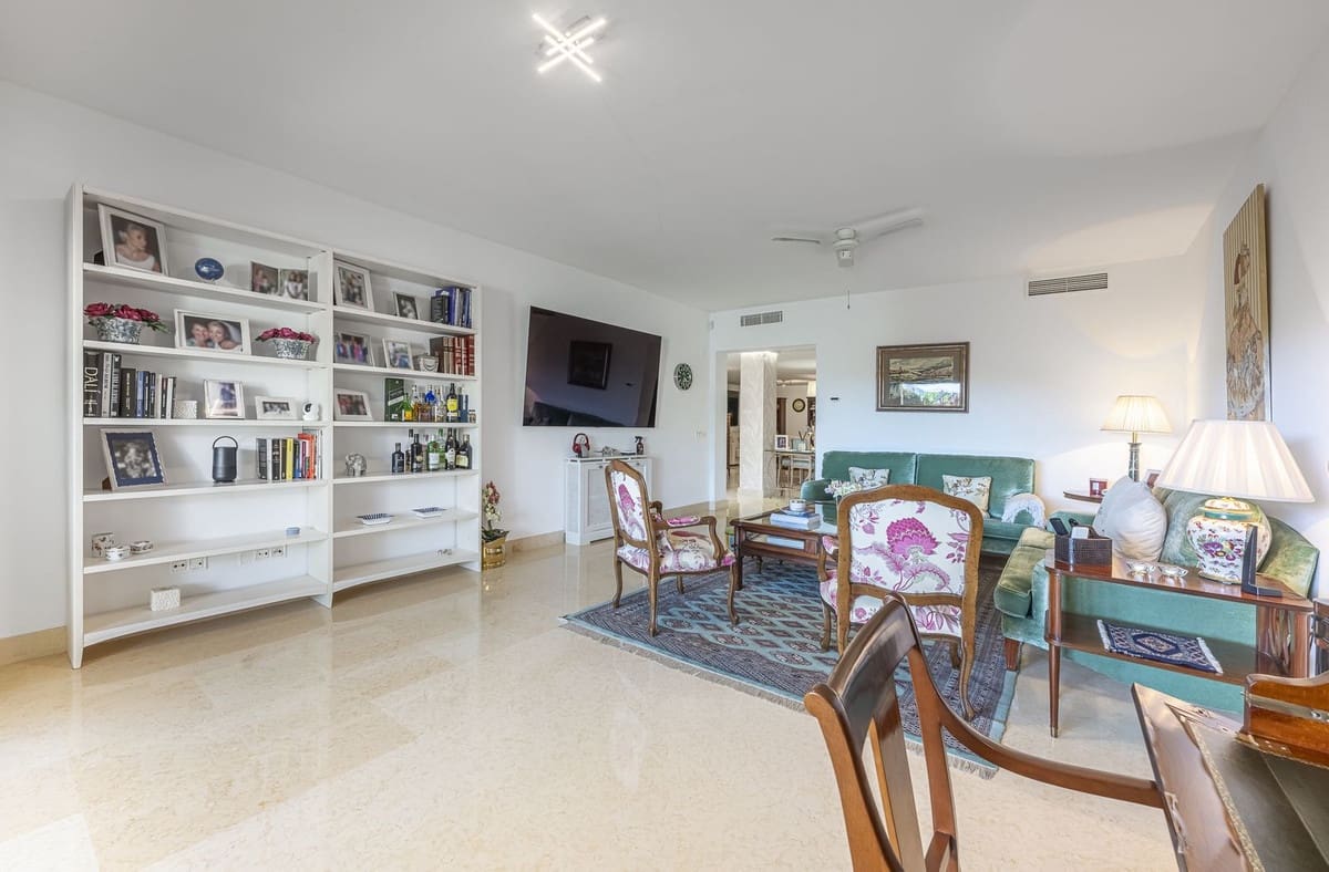 2 bedroom Apartment for sale in Benahavis - € 1,295,000 (Ref: 9731641)