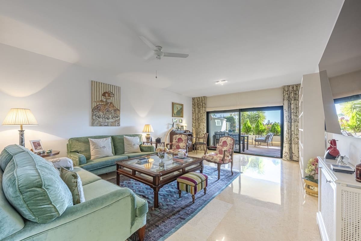 2 bedroom Apartment for sale in Benahavis - € 1,295,000 (Ref: 9731641)