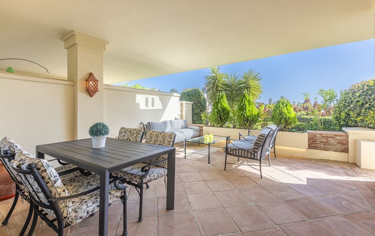 2 bedroom Apartment for sale in Benahavis - € 1,295,000 (Ref: 9731641)