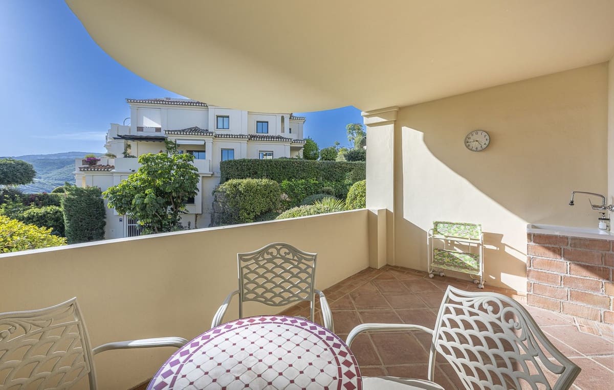 2 bedroom Apartment for sale in Benahavis - € 1,295,000 (Ref: 9731641)
