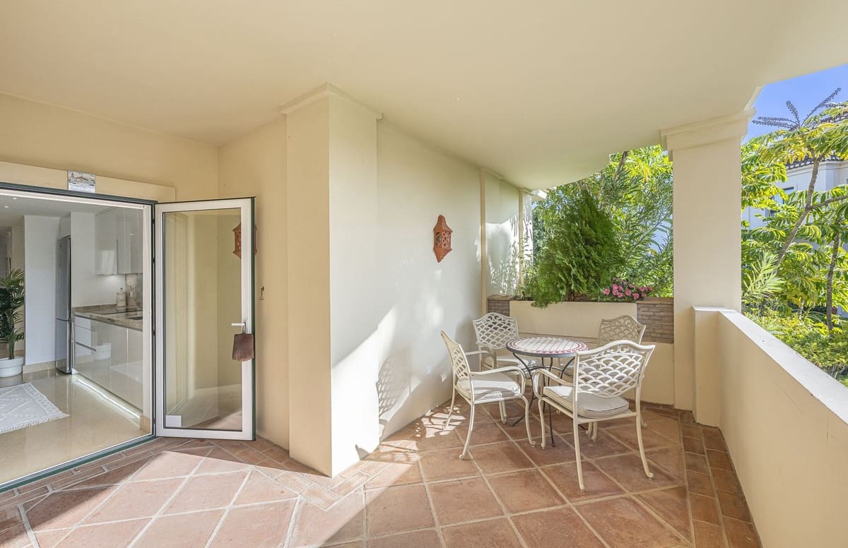 2 bedroom Apartment for sale in Benahavis - € 1,295,000 (Ref: 9731641)