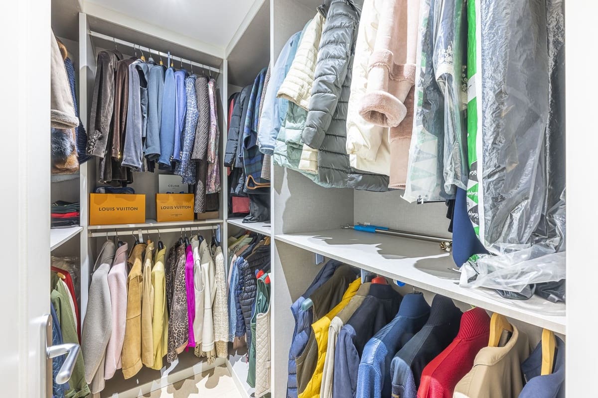 2 bedroom Apartment for sale in Benahavis - € 1,295,000 (Ref: 9731641)