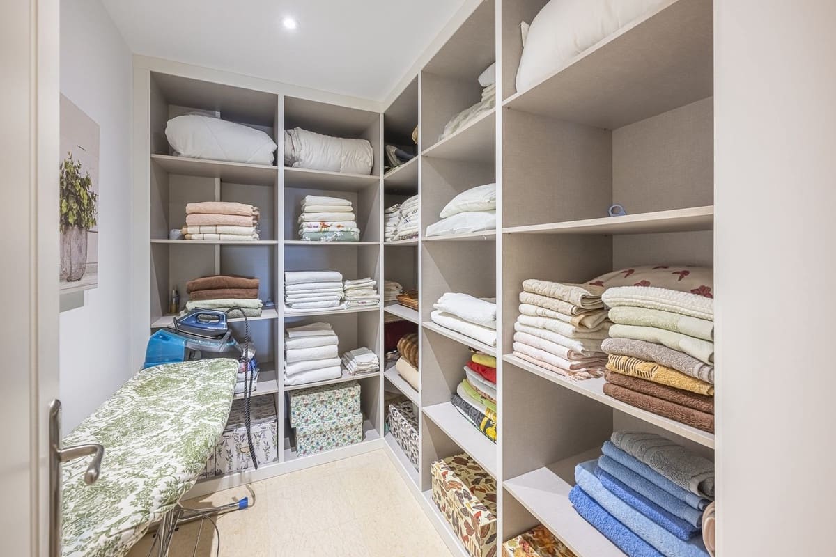 2 bedroom Apartment for sale in Benahavis - € 1,295,000 (Ref: 9731641)