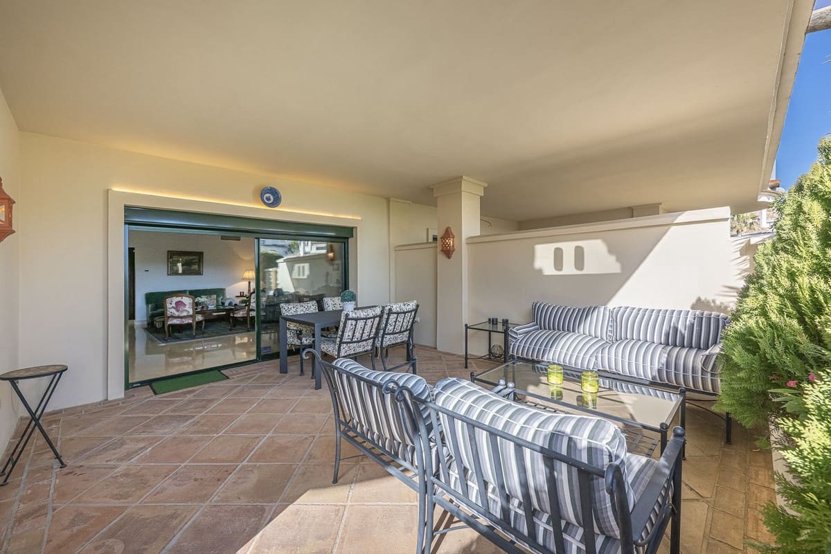 2 bedroom Apartment for sale in Benahavis - € 1,295,000 (Ref: 9731641)