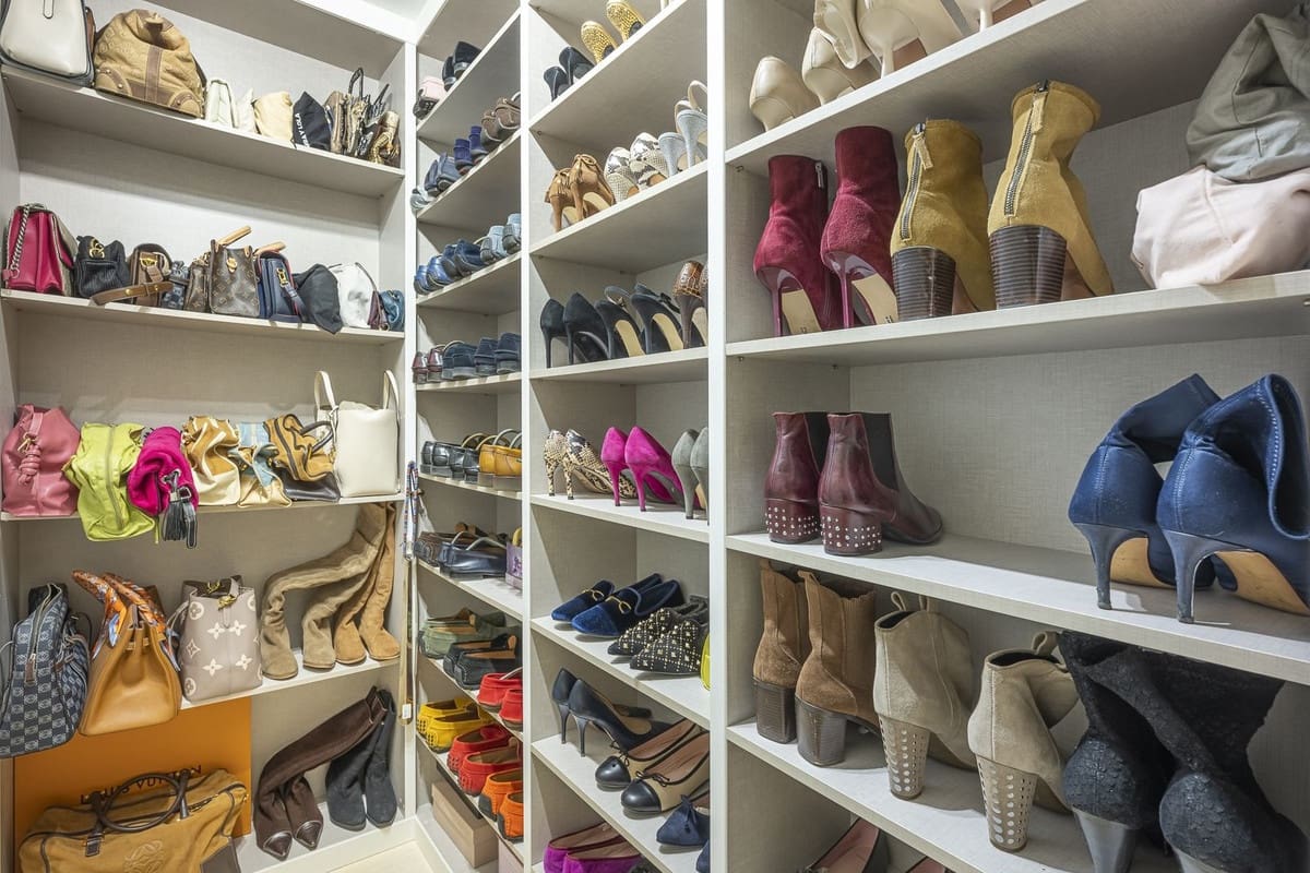 2 bedroom Apartment for sale in Benahavis - € 1,295,000 (Ref: 9731641)