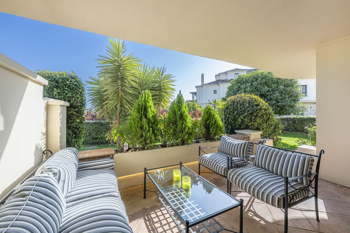 2 bedroom Apartment for sale in Benahavis - € 1,295,000 (Ref: 9731641)