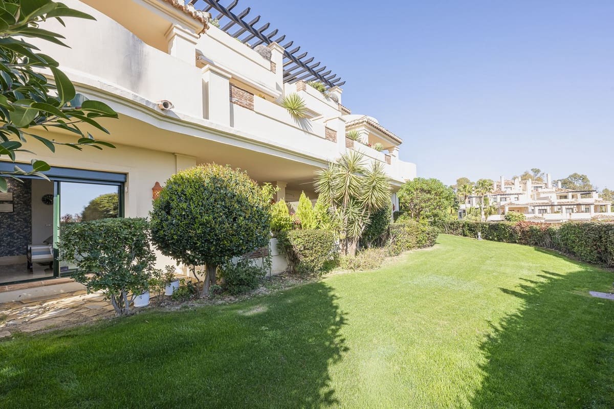 2 bedroom Apartment for sale in Benahavis - € 1,295,000 (Ref: 9731641)