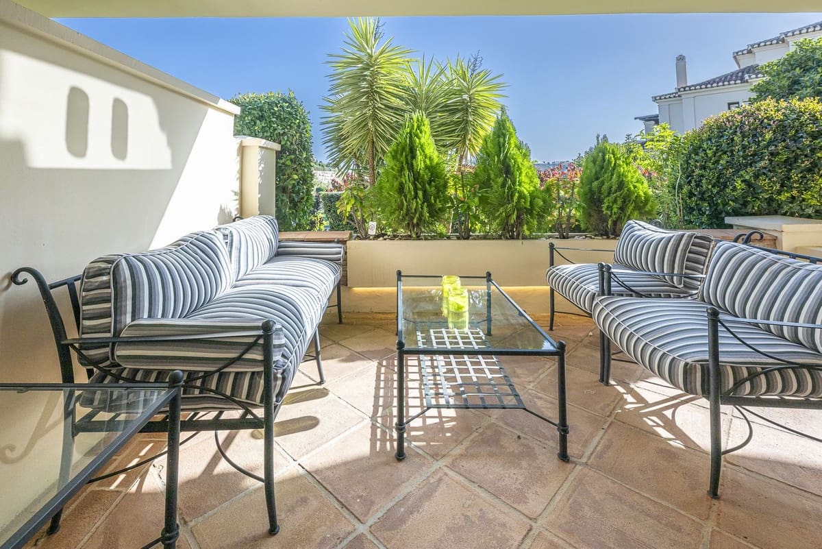 2 bedroom Apartment for sale in Benahavis - € 1,295,000 (Ref: 9731641)