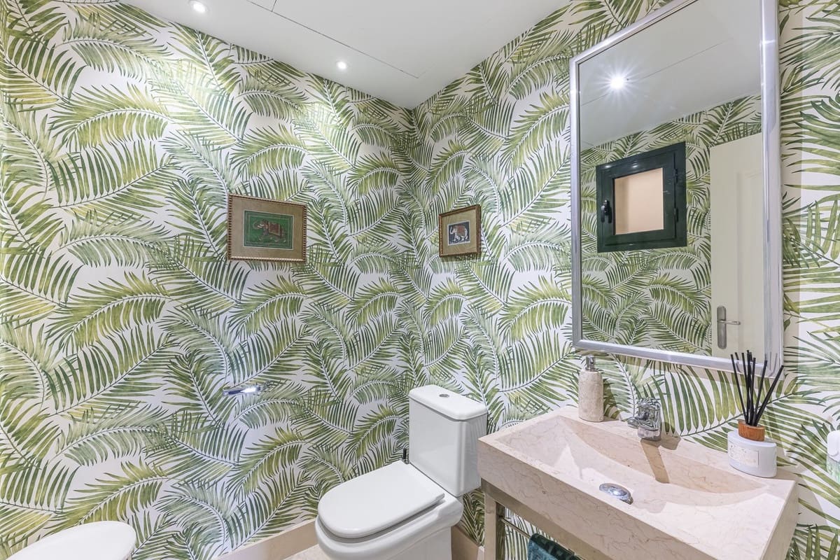 2 bedroom Apartment for sale in Benahavis - € 1,295,000 (Ref: 9731641)