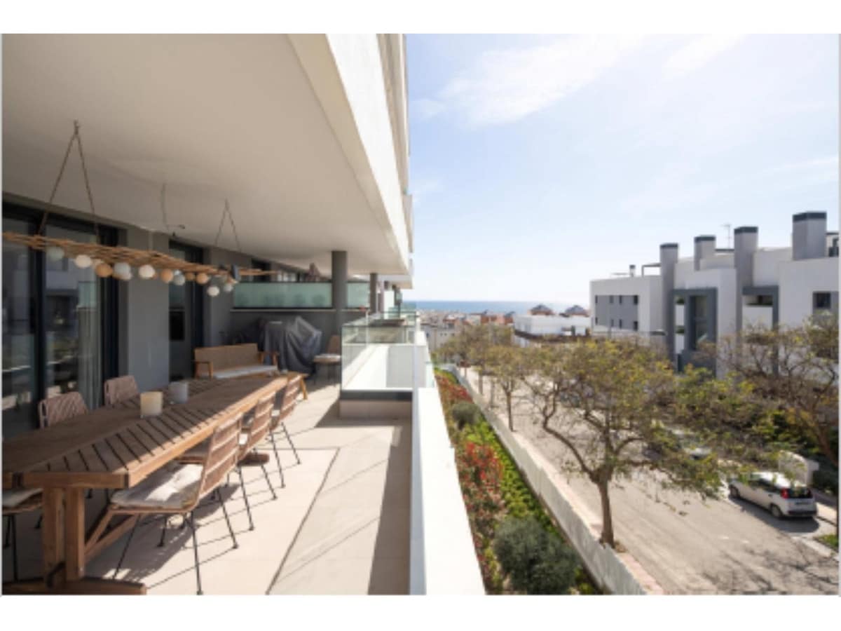 4 bedroom Apartment for sale in Estepona - € 885,000 (Ref: 9735141)