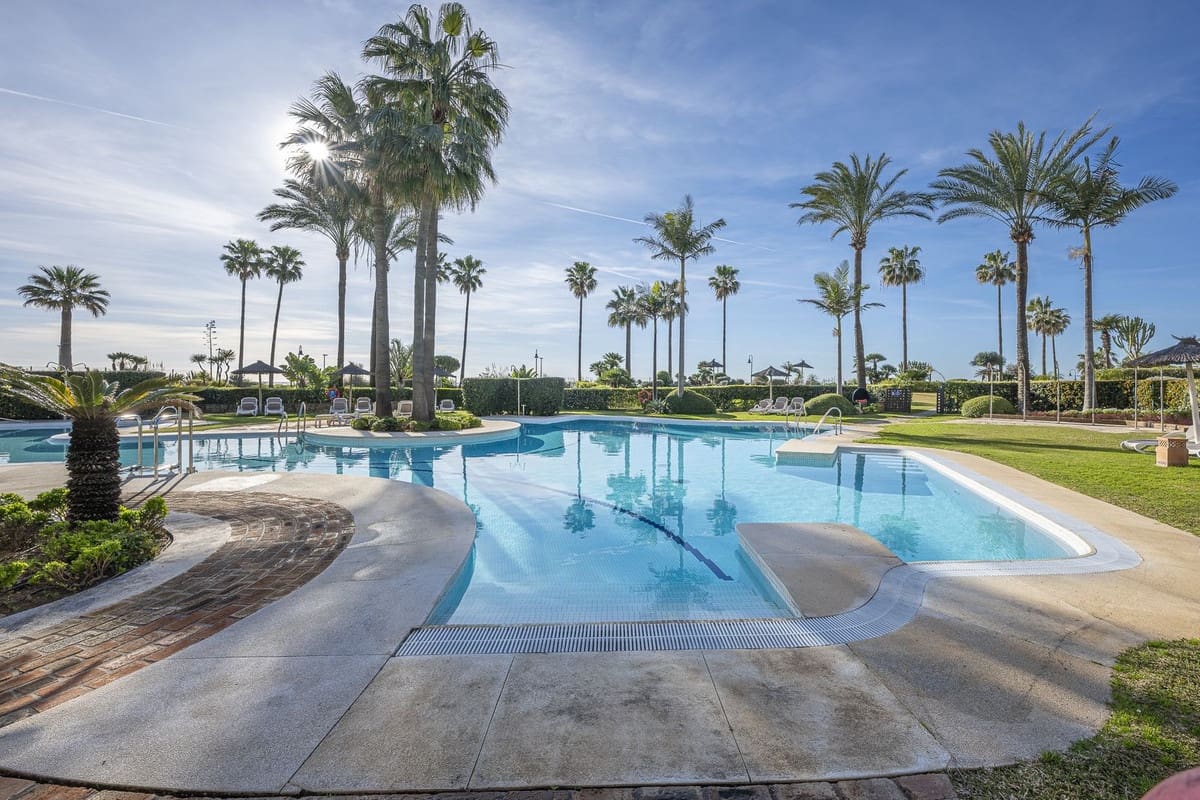 3 bedroom Apartment for sale in New Golden Mile - € 1,495,000 (Ref: 9780079)