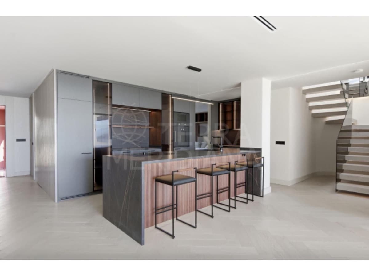 4 bedroom Apartment for sale in Benahavis - € 1,595,000 (Ref: 9794032)