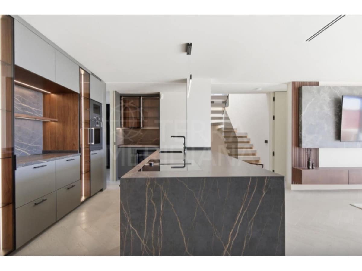 4 bedroom Apartment for sale in Benahavis - € 1,595,000 (Ref: 9794032)