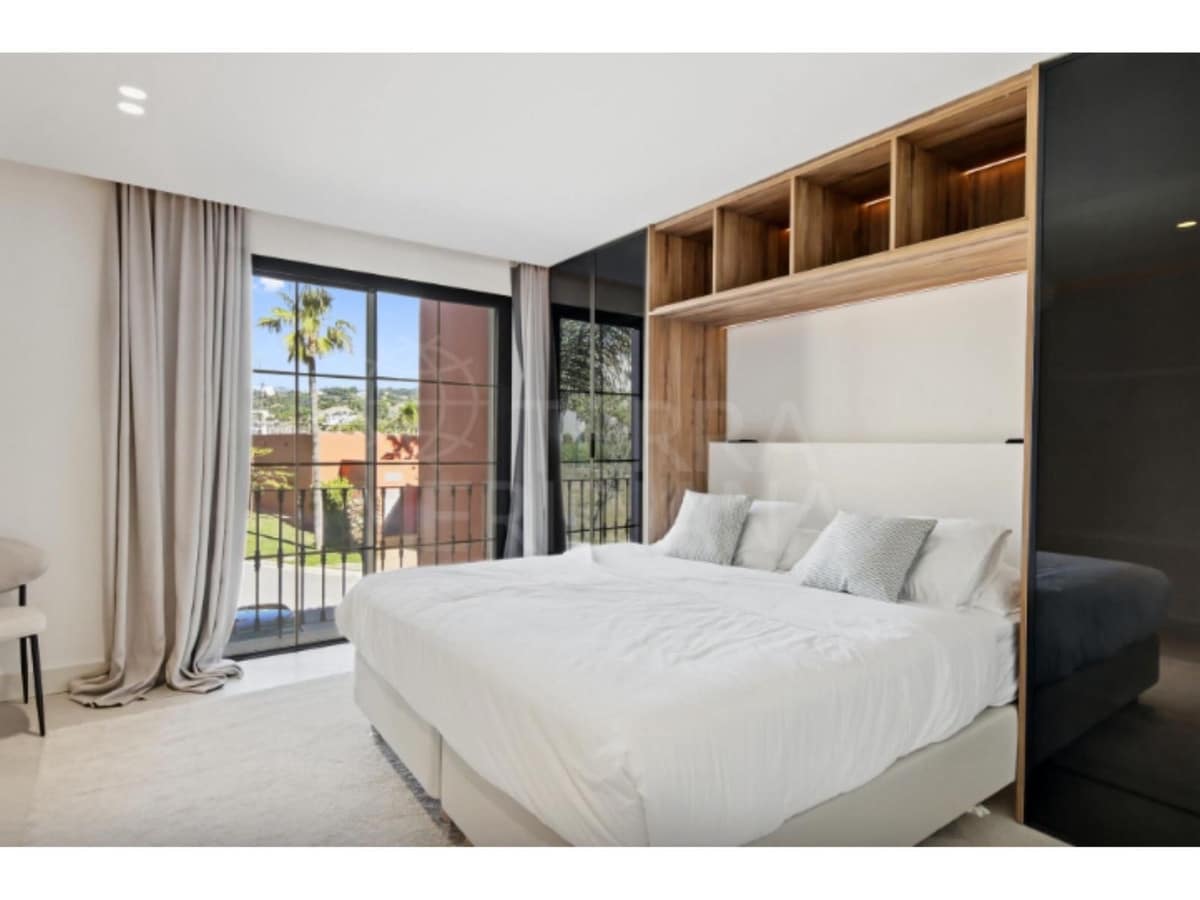 4 bedroom Apartment for sale in Benahavis - € 1,595,000 (Ref: 9794032)