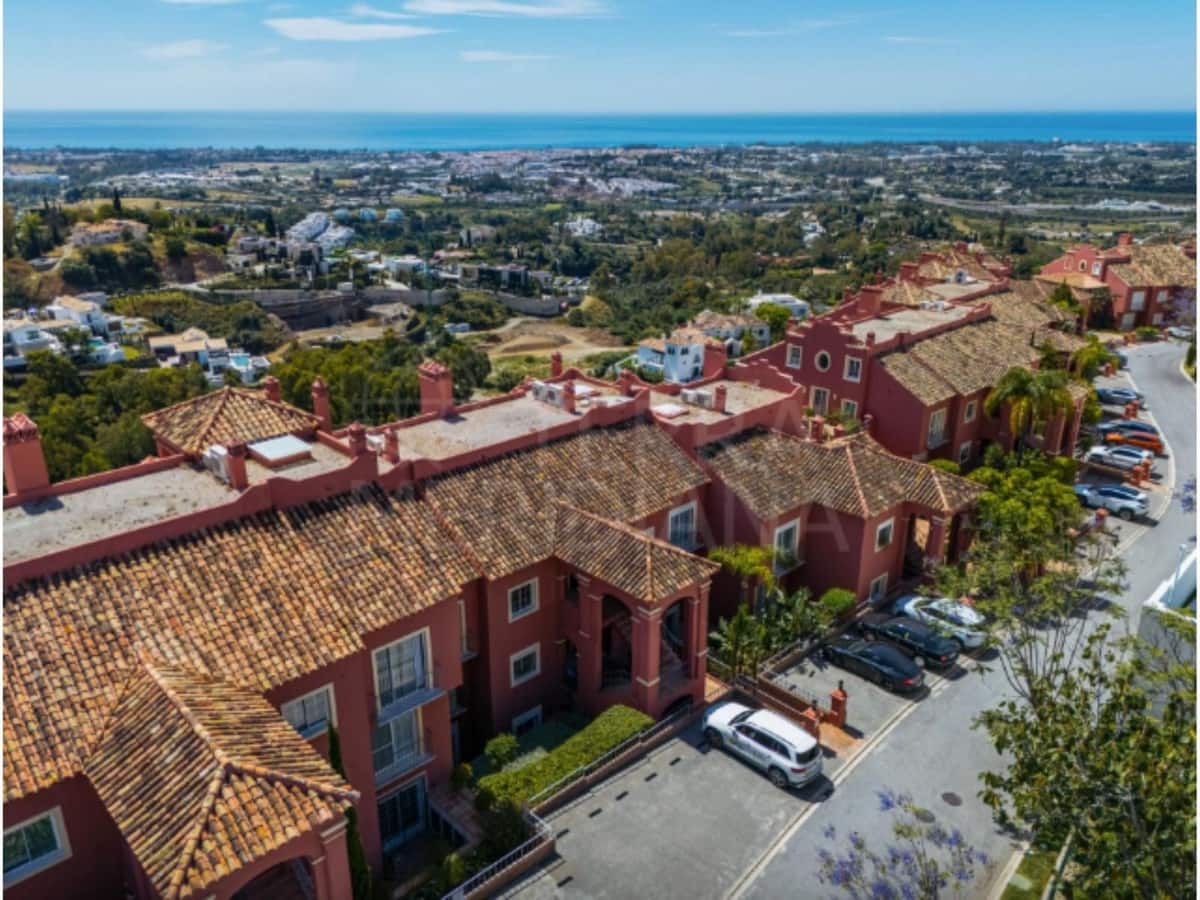 4 bedroom Apartment for sale in Benahavis - € 1,595,000 (Ref: 9794032)