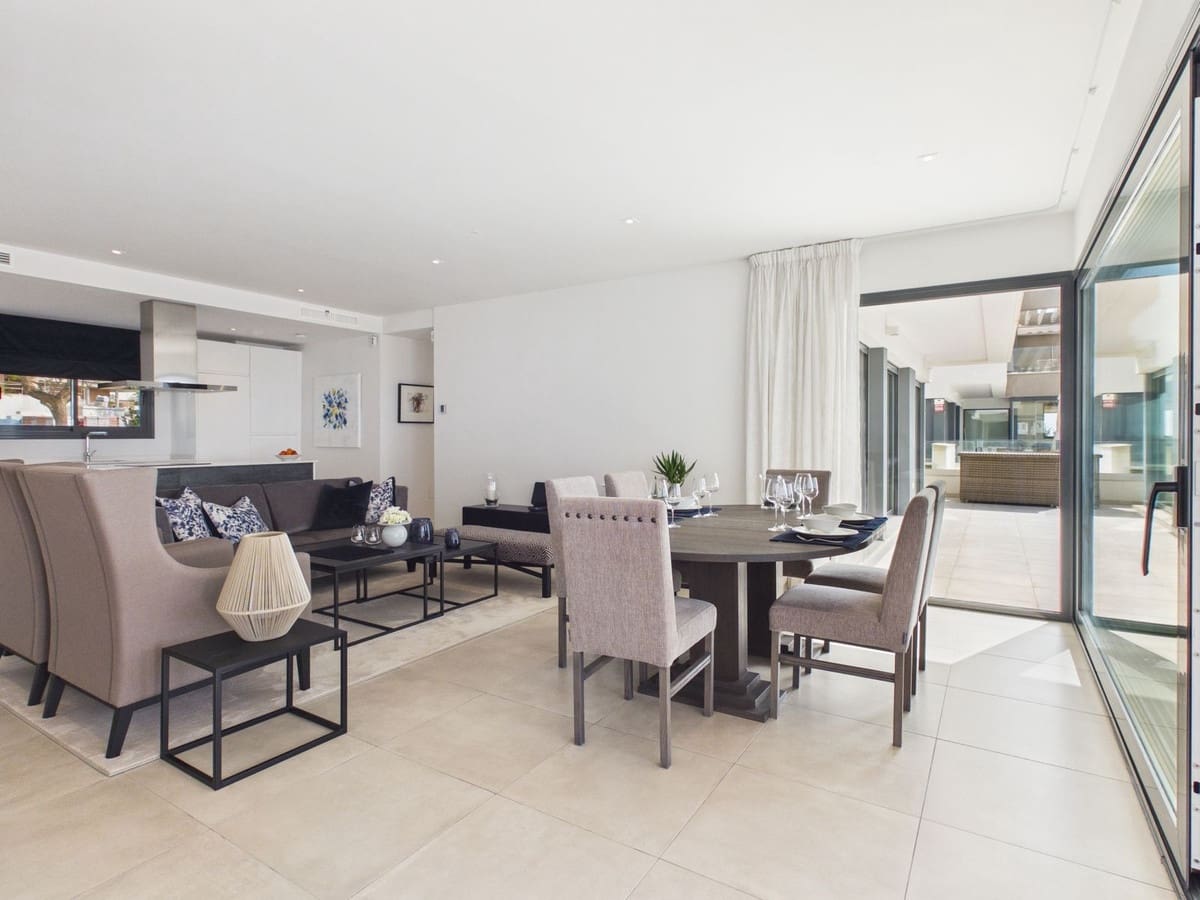 4 bedroom Apartment for sale in Estepona - € 1,250,000 (Ref: 9806034)