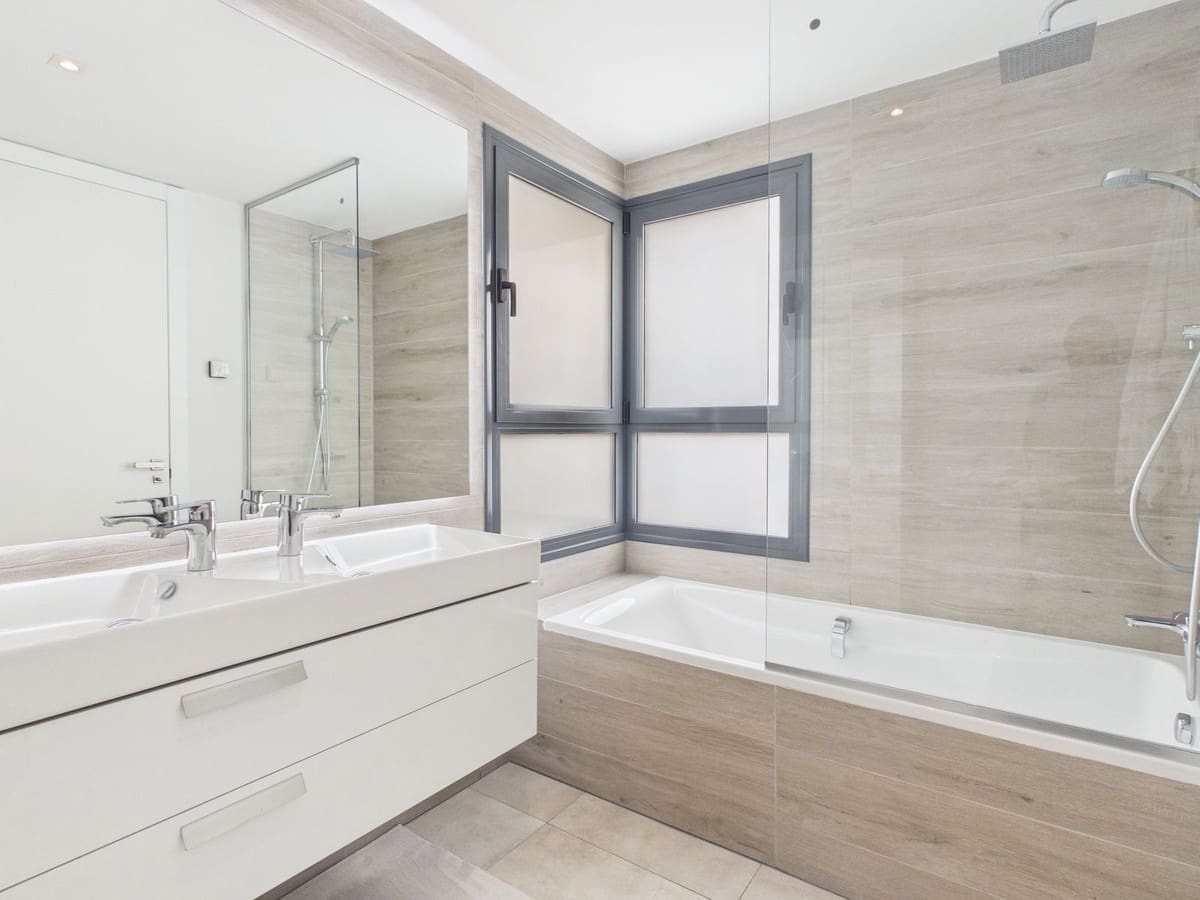 4 bedroom Apartment for sale in Estepona - € 1,250,000 (Ref: 9806034)