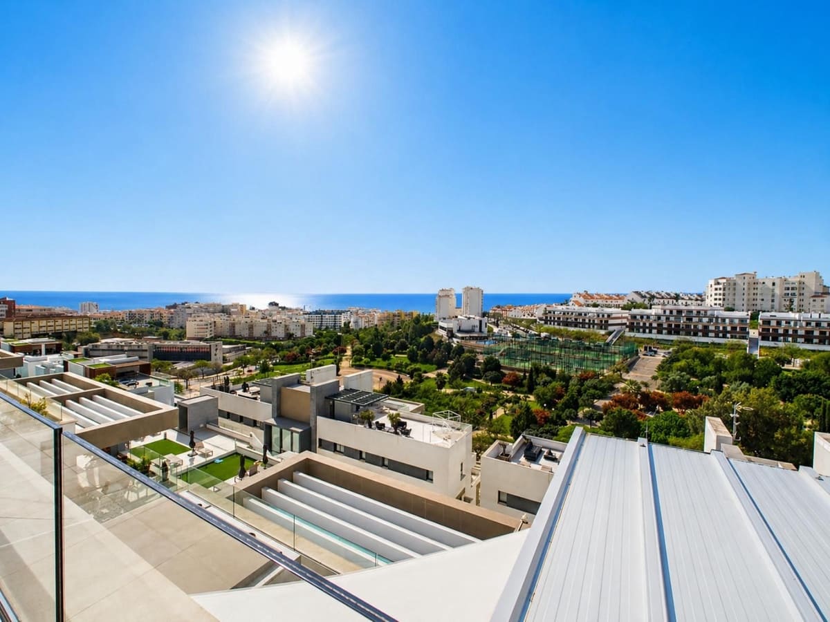 4 bedroom Apartment for sale in Estepona - € 1,250,000 (Ref: 9806034)