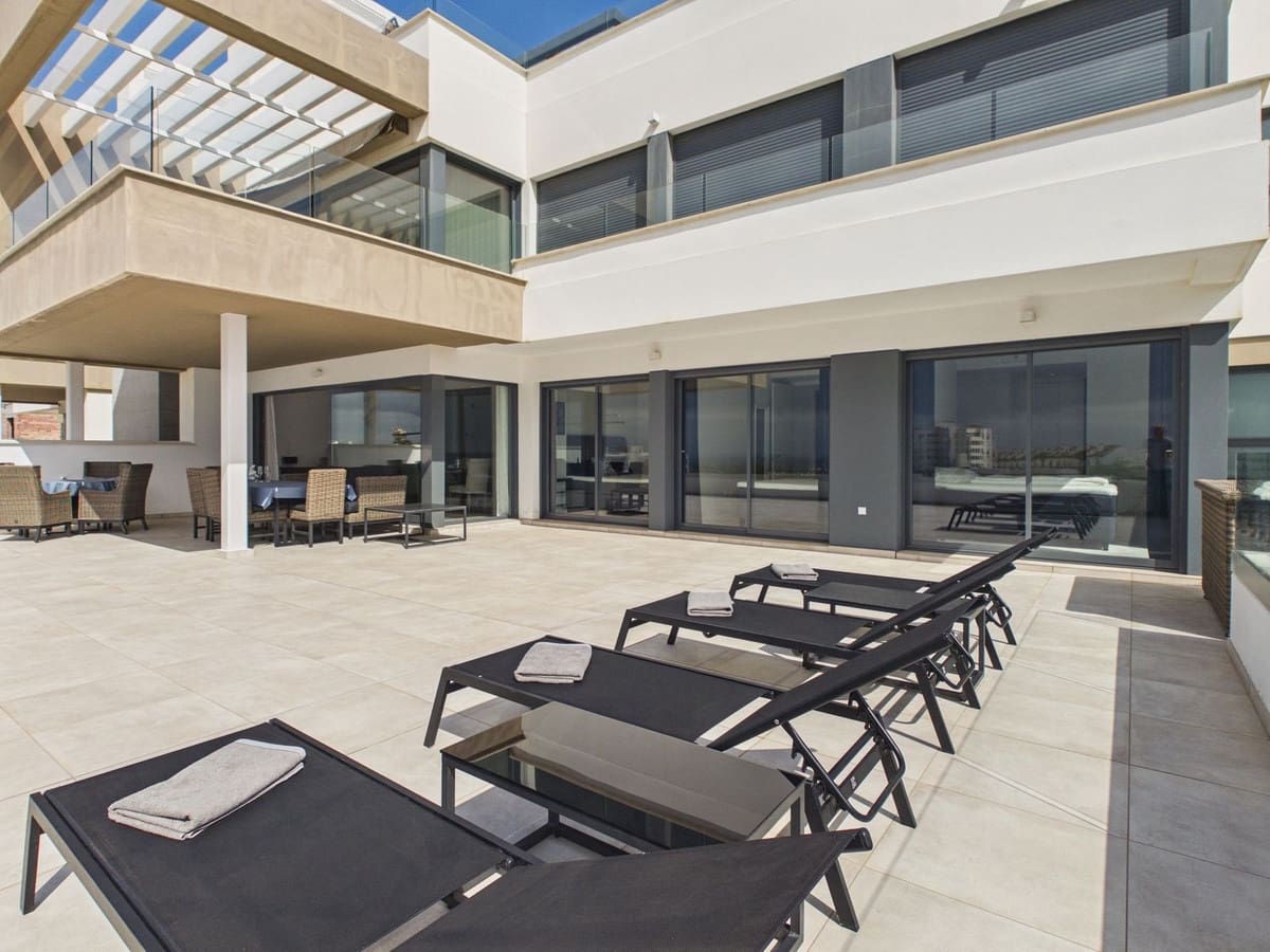 4 bedroom Apartment for sale in Estepona - € 1,250,000 (Ref: 9806034)