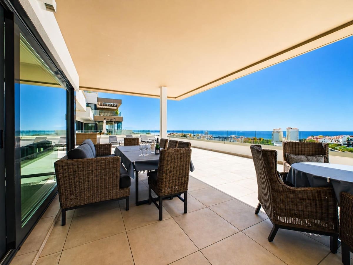 4 bedroom Apartment for sale in Estepona - € 1,250,000 (Ref: 9806034)