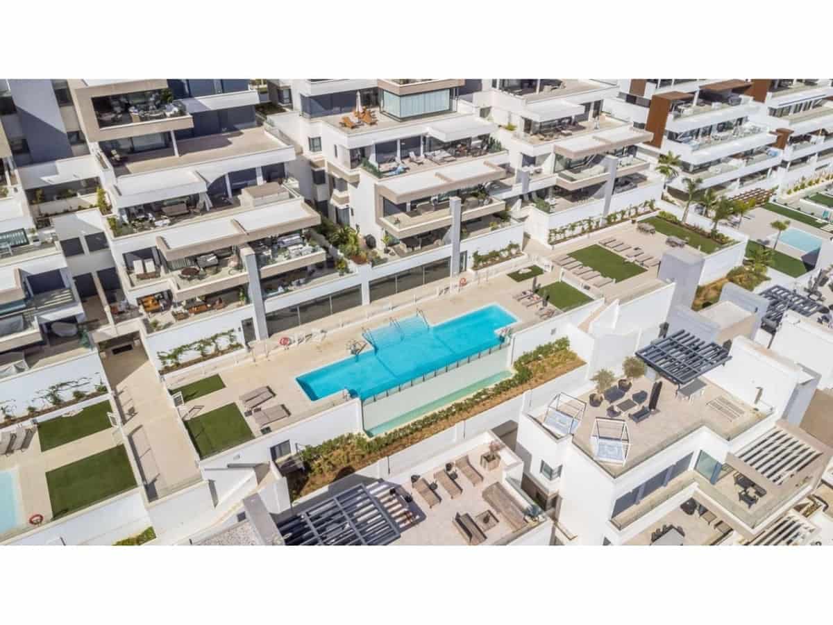 4 bedroom Apartment for sale in Estepona - € 1,250,000 (Ref: 9806034)